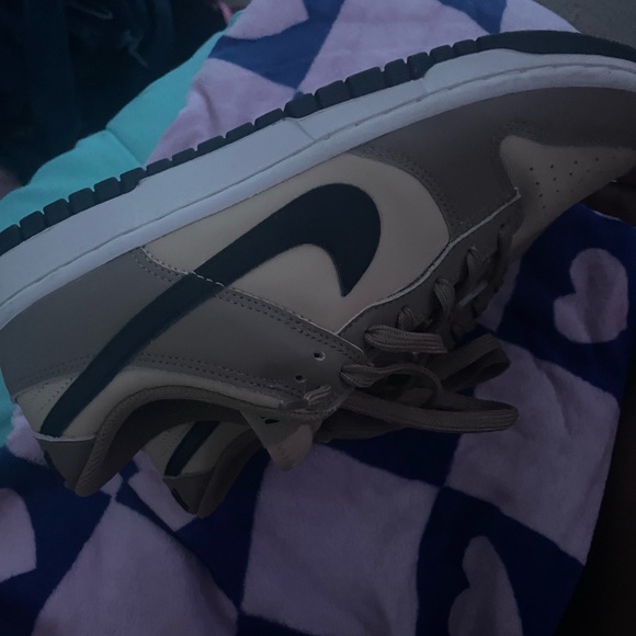 Women’s nike dunk low - Picture 3 of 3